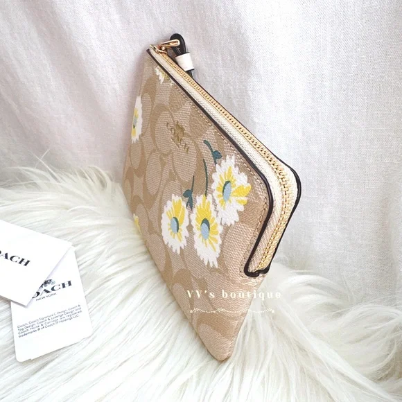 NWT Coach Corner Zip Wristlet Signature Canvas Daisy Print Lt Khaki Chalk C3360 - Picture 3 of 5